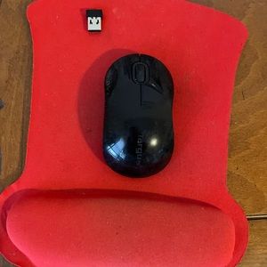 Wireless mouse with mouse pad